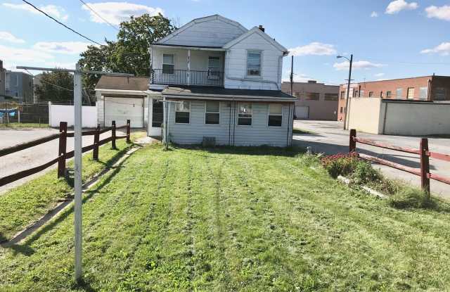 Cozy 2–3 Bedroom, 1 Bath Home with Garage & Sunroom photos photos