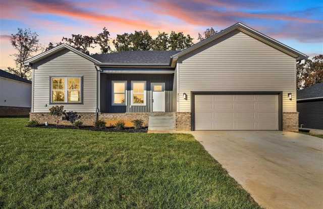 Three Bedroom, Two Bathroom Home in Plum Springs Gallery 3