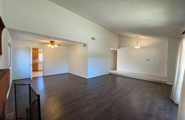 Simi Valley 4BR w/en-suite, family room + MORE! Gallery 2