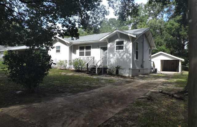 620 Highland Ave - 620 Southwest Highland Avenue, Keystone Heights, FL 32656