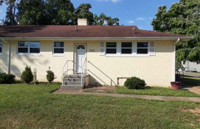 Duplex located in the heart of Oak Ridge. photos photos
