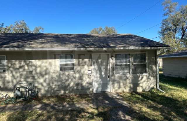 6206 E 153rd St #B, Grandview, MO 64030- Rent $850 2 bd/1 ba Grandview Duplex photos photos