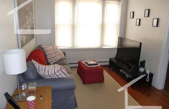 2Br/1Bth, Great location! Walk to Green Line, Laundry in building! photos photos