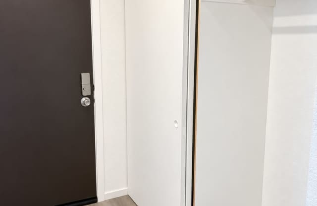 *Spacious 2BR/1.5BA Condo – In-Unit Laundry, 2 Parking Spaces & Pool* Gallery 3
