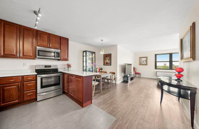 7855 BLVD EAST photos photos