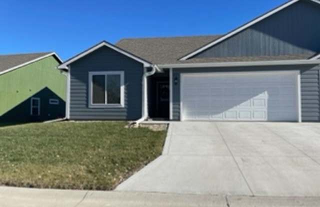 Italian Estates Property Management - 527 Oakbrook Place, Manhattan, KS 66503