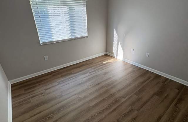 The Landings at Steele Creek Apartments Gallery 3