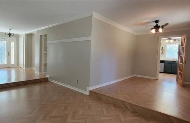 5218 Meadowcreek Drive Gallery 4
