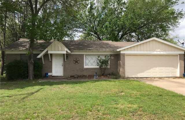 3920 Williams Road - 3920 Williams Road, Benbrook, TX 76116