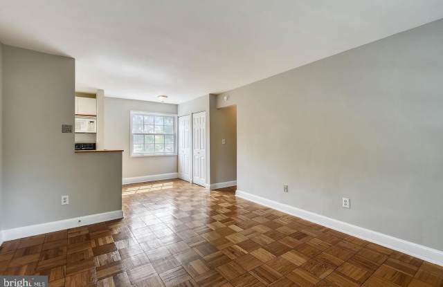 1604 W ABINGDON DRIVE Gallery 4