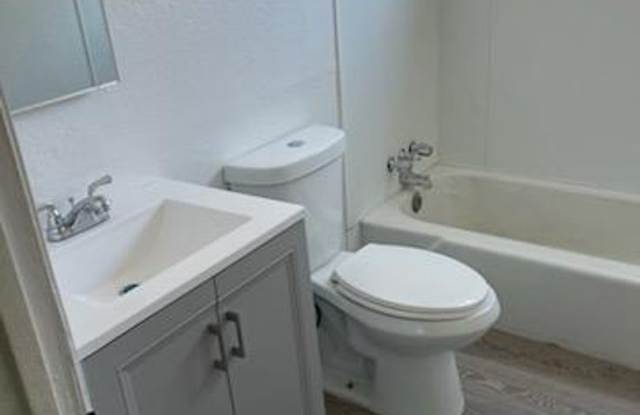 716 Illinois Avenue Units Gallery 4