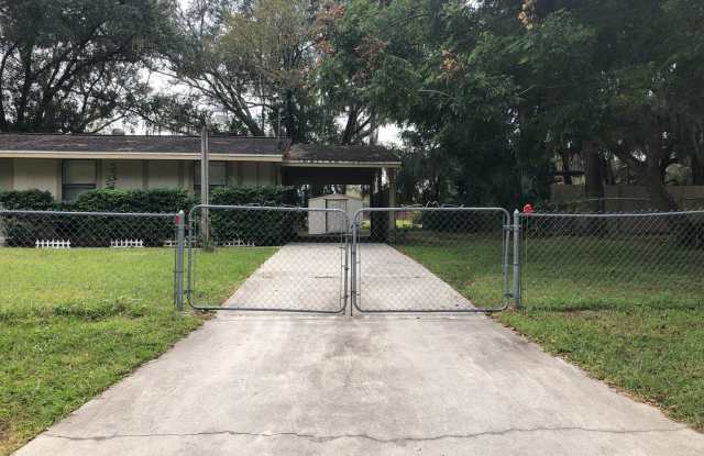 MOVE IN AUGUST!! COZY 2 BEDROOMS 1 BATHROOM HOME ON SPACIOUS FENCED IN LOT!! NEWER A/C!! photos photos