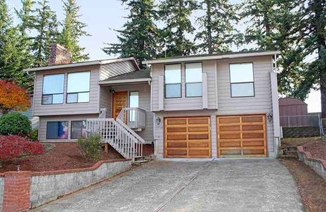 Gorgeous Updated Split-Level Home On Over-sized Lot in NE Portland - 15714 Northeast Rose Parkway, Portland, OR 97230