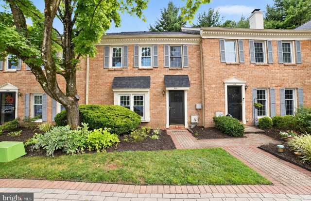 604 HILLARY Court Gallery 1