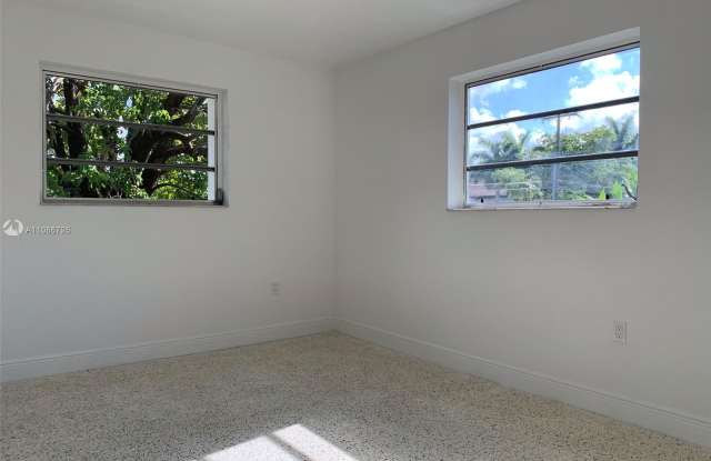 3570 SW 17th St Gallery 4