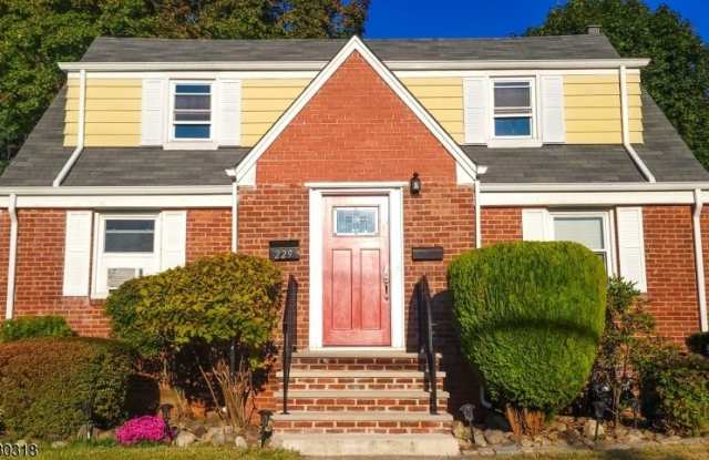 2-29 31st St - 2-29 31st Street, Fair Lawn, NJ 07410