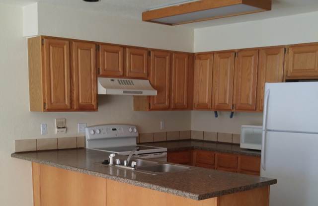 Remodeled Lagoon Townhome - 1 Bedroom + Den/2 Bath w/Clubhouse  Underground Parking photos photos