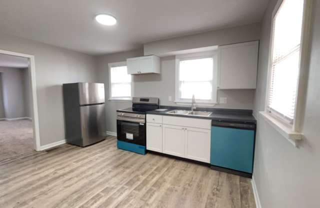 2302 S Hackley: Completely Renovated 2 Bedroom, 1 Bath Home! Available Now! Washer & Dryer Hookups! photos photos