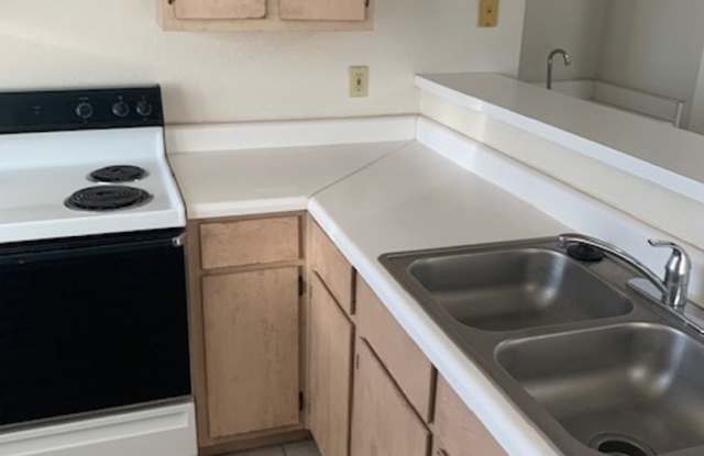 2 bed 2 bath condo on 3rd floor Gallery 3