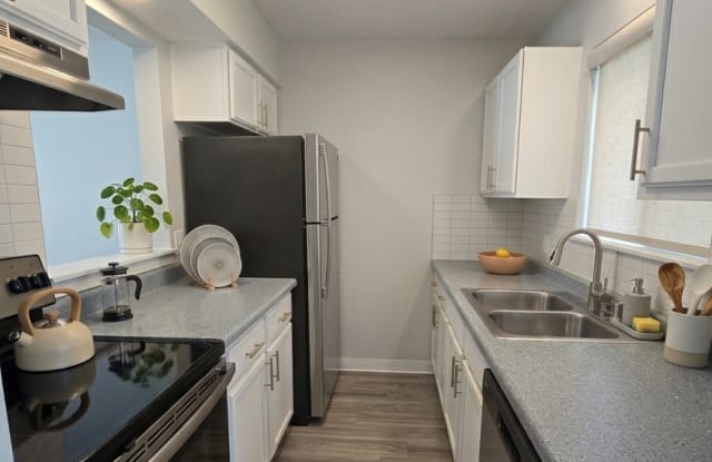 Meadowlark Apartments & Townhomes Gallery 1