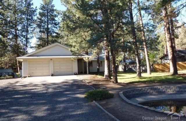 SE Bend neighborhood on 0.83 acres photos photos