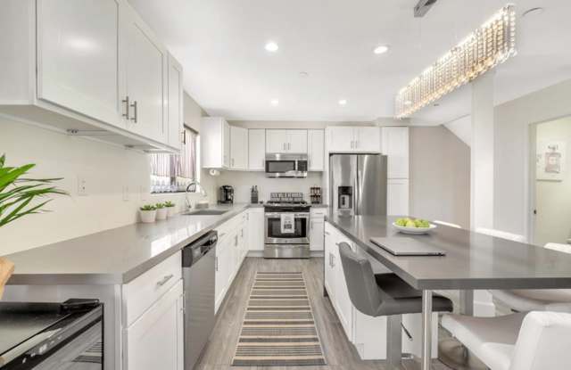 Exclusive Corona Del Mar Condo photos photos