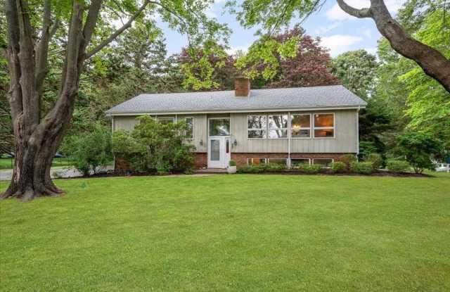 19 Peconic Ave Gallery 2