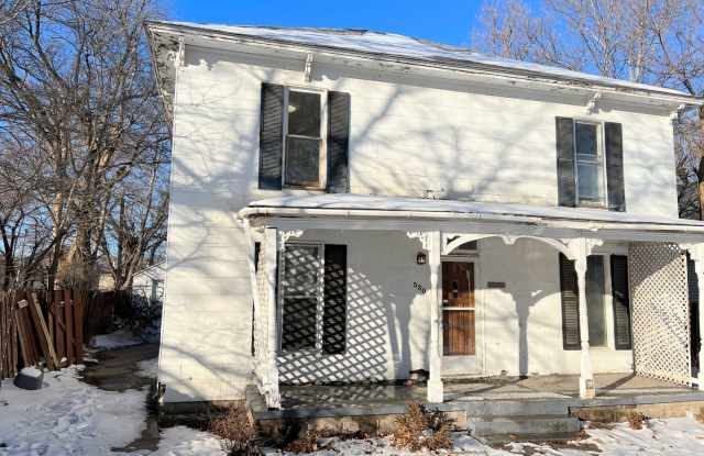 4 Bedroom Home With Garage - 530 East 3rd Avenue, Hutchinson, KS 67501