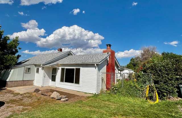 Spacious 2 Bedroom one bath duplex!! photos photos