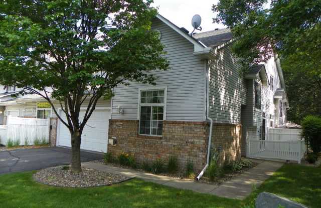 2566 Mallard Dr - 2566 Mallard Drive, Woodbury, MN 55125