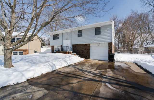 604 High Point Road Home - 604 Highpoint Road, Normal, IL 61761