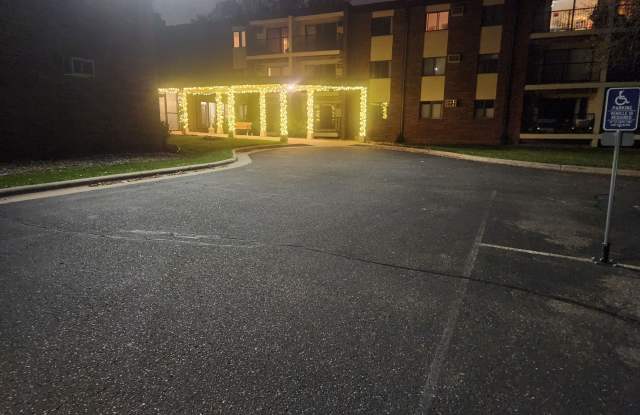 4 Pine Tree Drive - 4 Pine Tree Drive, Arden Hills, MN 55112