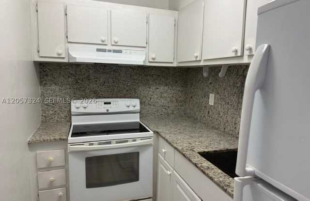 4725 NW 7th St photos photos
