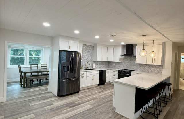 511 SW N Riverpoint Drive photos photos