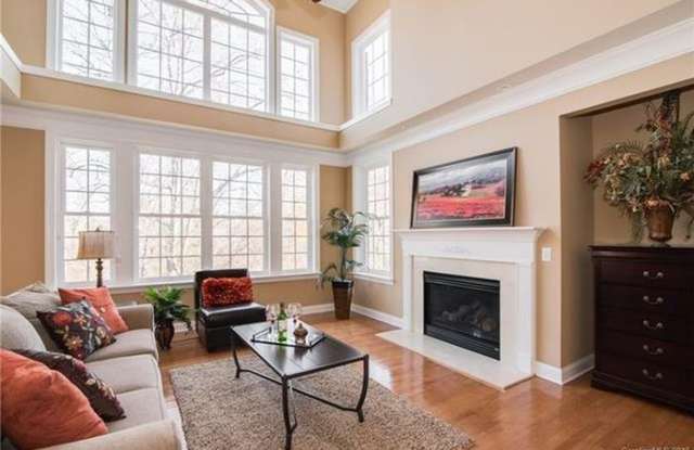2801 Swinton Court Gallery 4