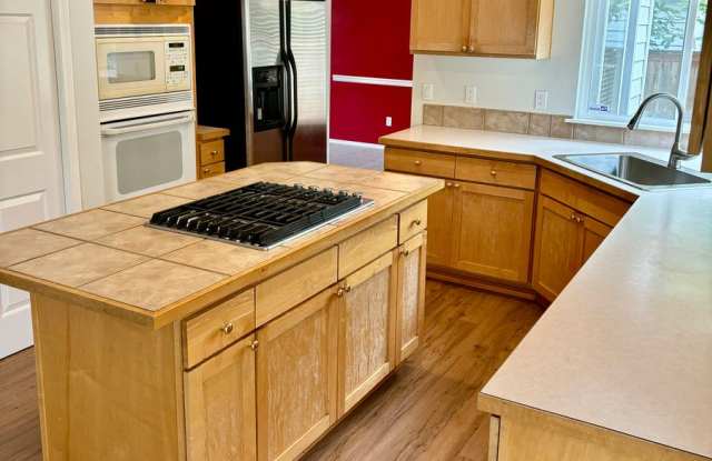 4 Bed / 2.5 bath Kirkland single family home $4,195/month Gallery 4