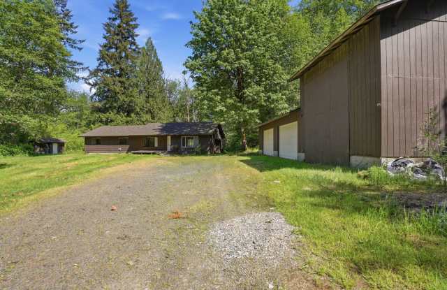 671 Ragland Road — 4-Bedroom Home on Approximately 4 Acres Gallery 1
