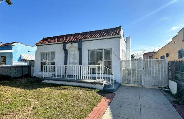 Central to everything! Move In Ready 2bd/1ba home in Van Ness area photos photos