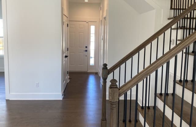Spacious 3BR/2.5BA home in North Nashville with an abundance of natural light throughout! Gallery 4