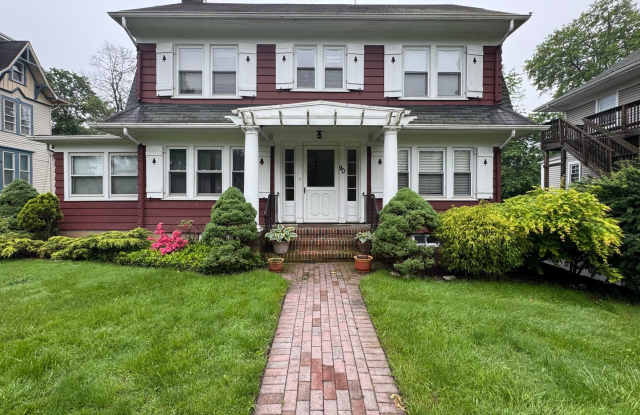 5 bedrooms, 2.5 bathrooms photos photos