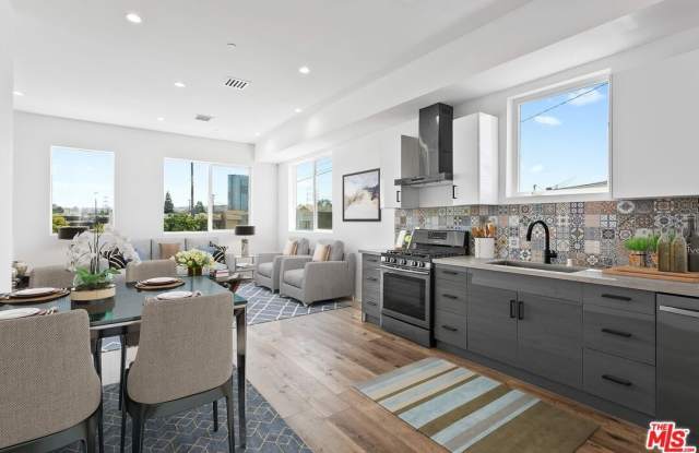 2533 Thurman Ave photos photos