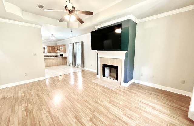 Spacious 3-Bedroom Home in Walker Gallery 3