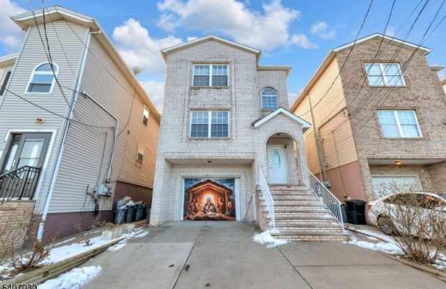 614 Bond St photos photos