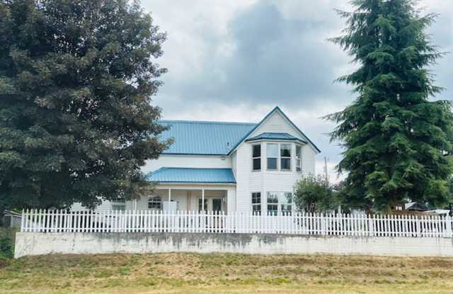 Charming 6 Bedroom 3 Bath Home in Granite Falls! - 105 East Pioneer Street, Granite Falls, WA 98252