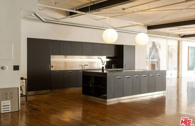 500 Molino St photos photos
