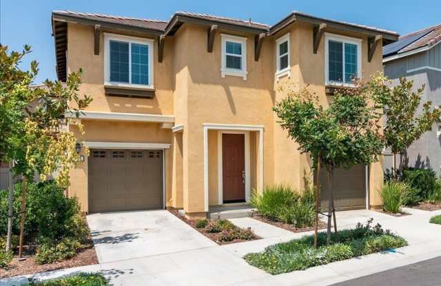 Bright and Spacious 3 Bedroom 3 Bath Townhome in Fallbrook! photos photos
