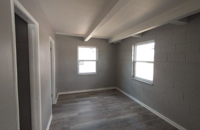 $550 - 1 bedroom/ 1 bathroom remodeled duplex - 1323 West Dora Street, Wichita, KS 67213