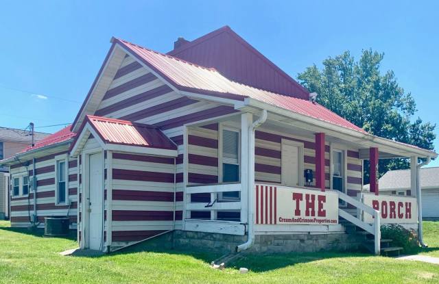 "The Porch" - ABNB, Short Term, monthly and long-term RENTAL. Famous IU Tailgate house photos photos
