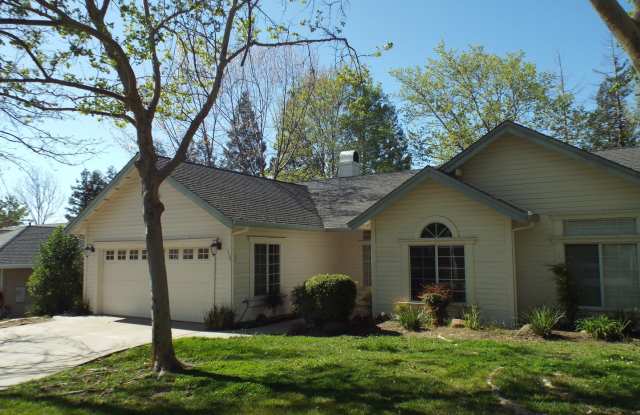 Gorgeous House in California Park Neighborhood! - 458 Palisades Drive, Chico, CA 95928