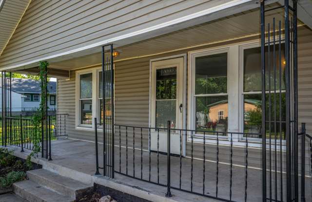 Three Bedroom For Rent $1000/Month Gallery 4